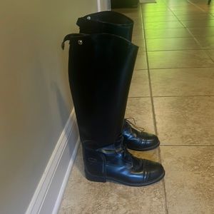 Like new Devonaire riding boots 8w